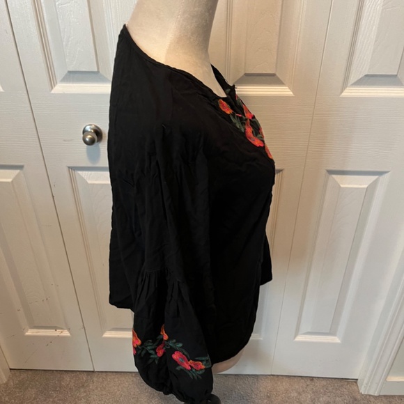 Luna Moon size M embroidered top - Picture 8 of 12